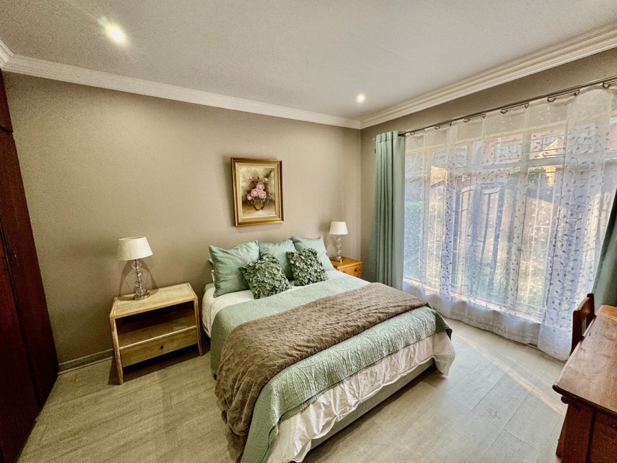 5 Bedroom Property for Sale in Mooivallei Park North West